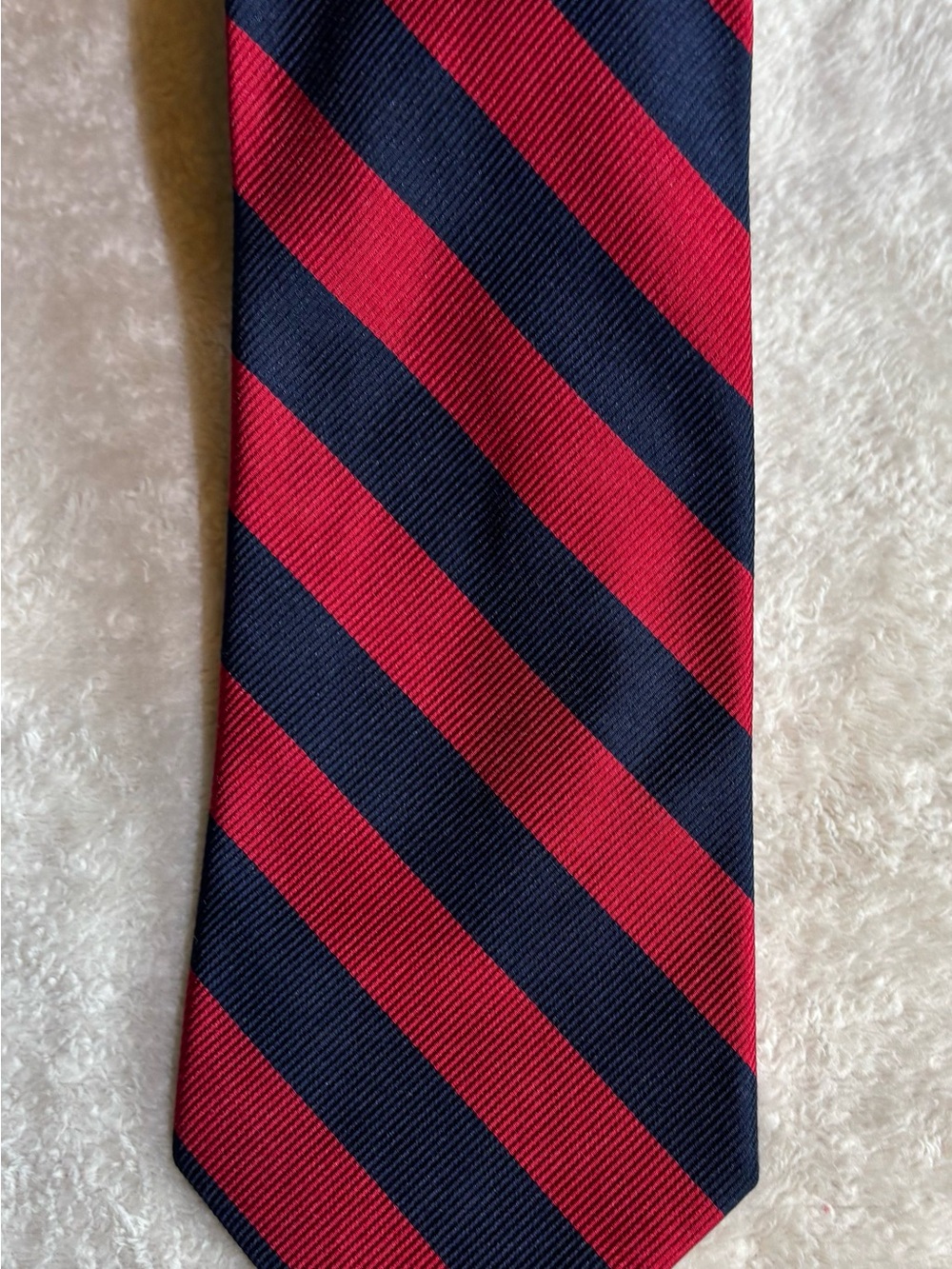 Roundtree & Yorke Men's Red Navy Striped Silk Tie Woven Handmade
